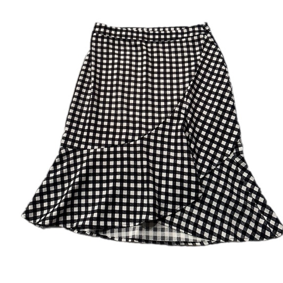 Banana Republic Dresses & Skirts - Banana Republic Black/white skirt